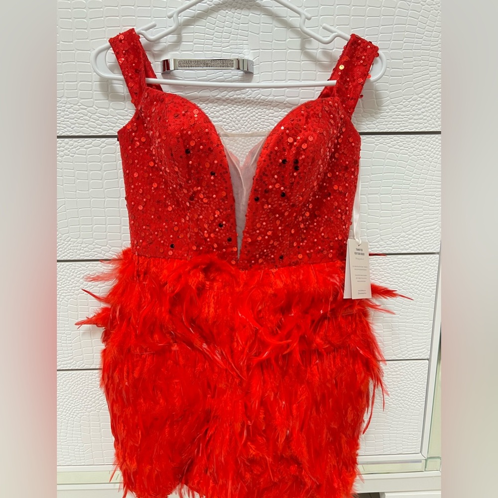 RED MERMAID STRAPLESS SWEETHEART MINI OFF-THE-SHOULDER SEQUINED.